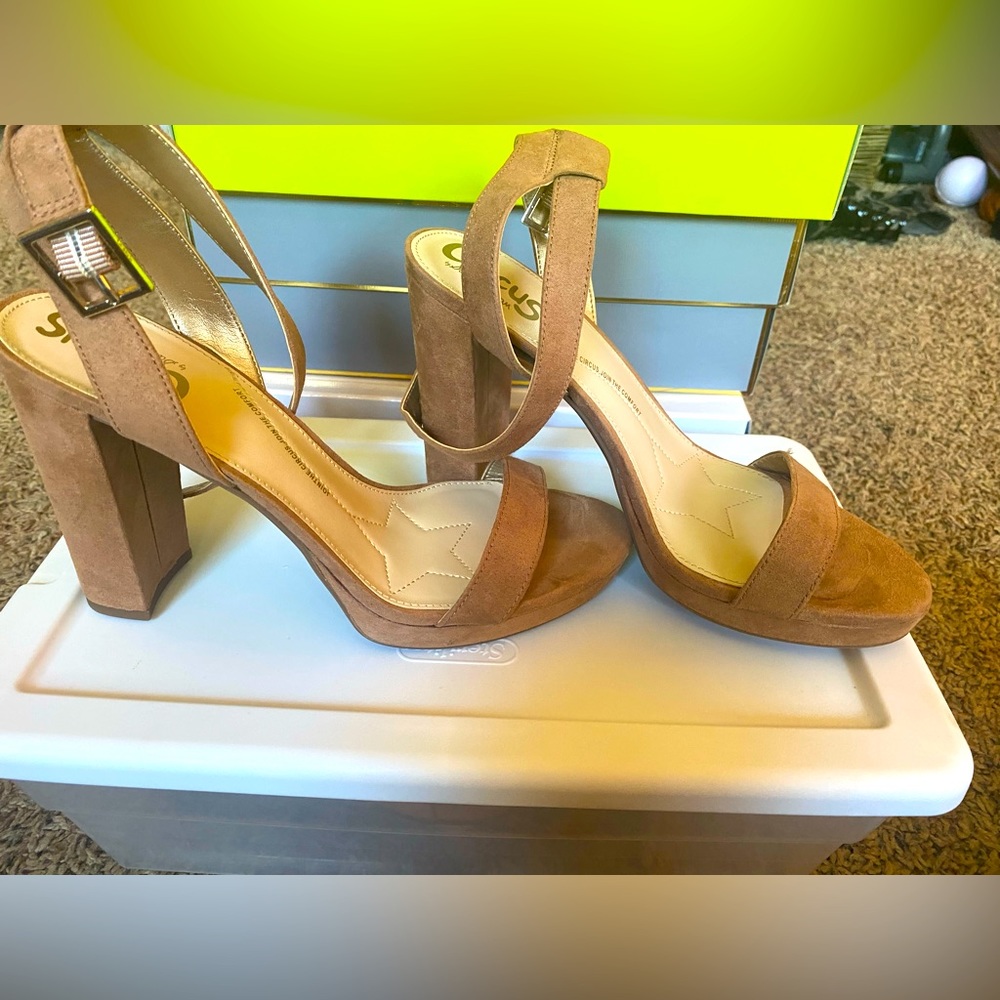 Circus by Sam Edelman block heel sandal with ankle strap. Tan suede, never worn